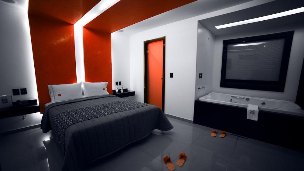 Six Hotel Guadalajara Expiatorio エクステリア 写真