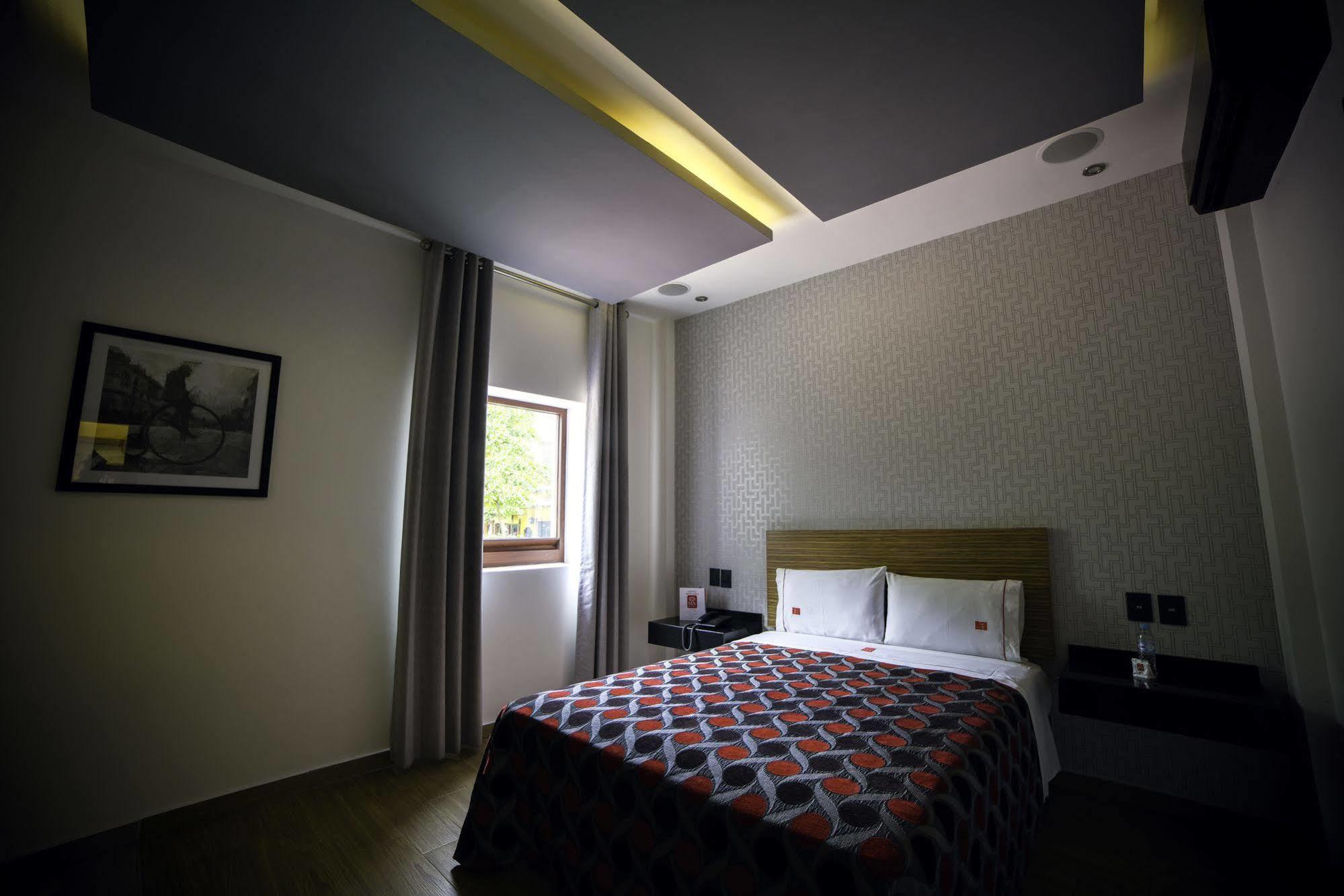Six Hotel Guadalajara Expiatorio エクステリア 写真